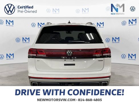 Certified 2024 Volkswagen Atlas Peak Edition SE image 4