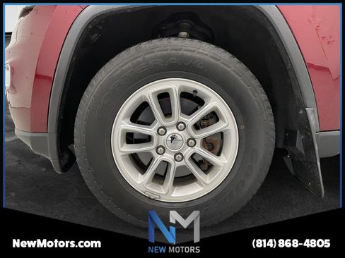 Used 2020 Jeep Grand Cherokee Laredo w/ Security & Convenience Group AWD/4WD image 12
