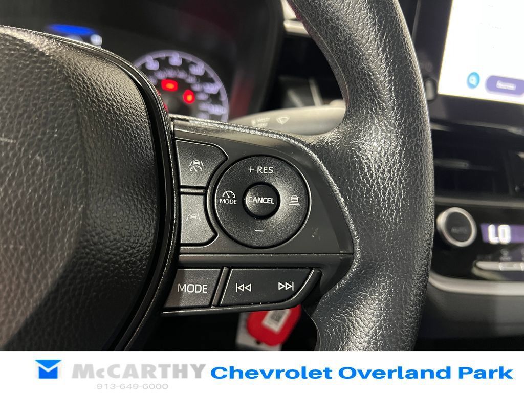 Used 2025 Toyota Corolla LE FWD image 14