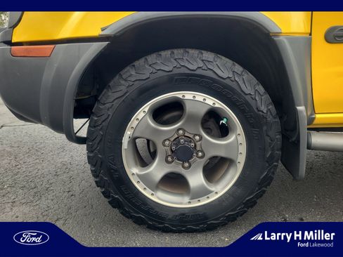 Used 2004 Nissan Xterra SE w/ (LTH) Rugged Leather Pkg AWD/4WD image 25
