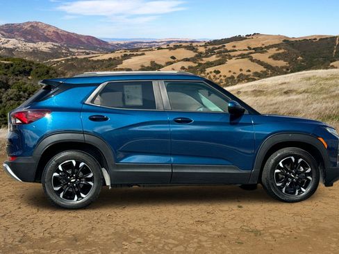 Used 2021 Chevrolet TrailBlazer LT w/ Convenience Package image 3