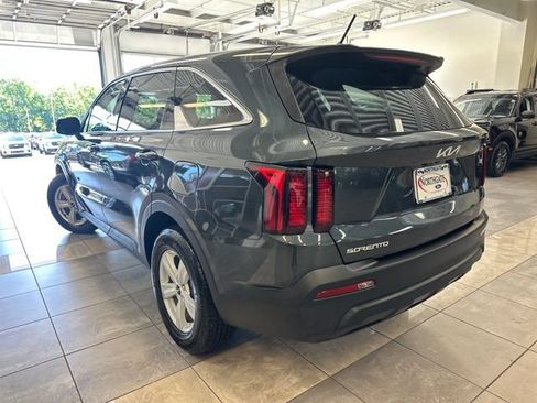 Used 2023 Kia Sorento LX FWD image 14