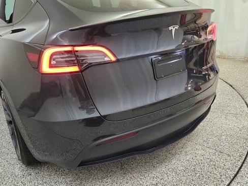 Used 2024 Tesla Model Y Performance AWD/4WD image 27