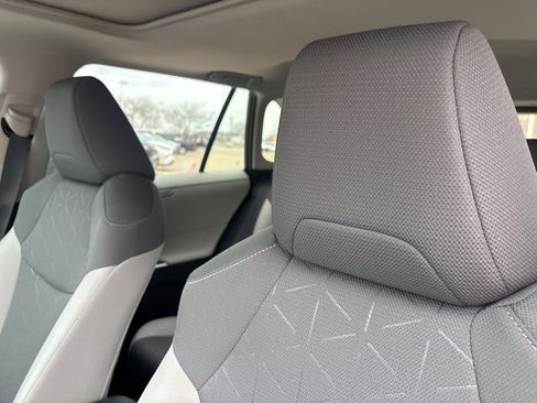 Used 2025 Toyota RAV4 XLE w/ Convenience Package image 9