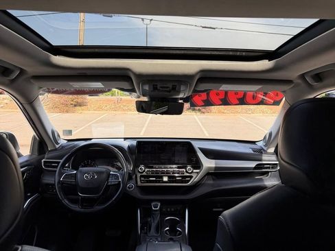 Used 2021 Toyota Highlander Platinum image 13