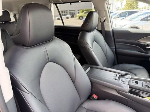 Certified 2025 Toyota Grand Highlander FWD image 17