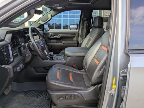 Used 2024 GMC Sierra 1500 AT4 w/ Technology Package image 8