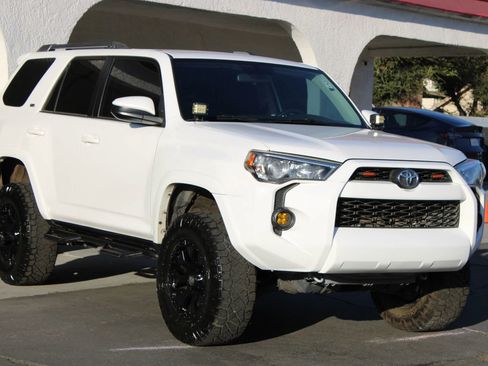 Used 2018 Toyota 4Runner SR5 image 40