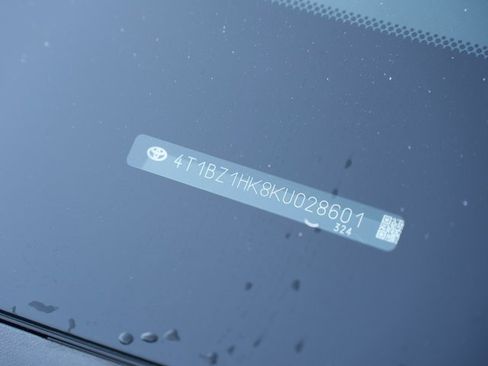 Used 2019 Toyota Camry XSE image 29