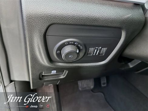 Used 2025 Jeep Grand Cherokee L Limited image 33