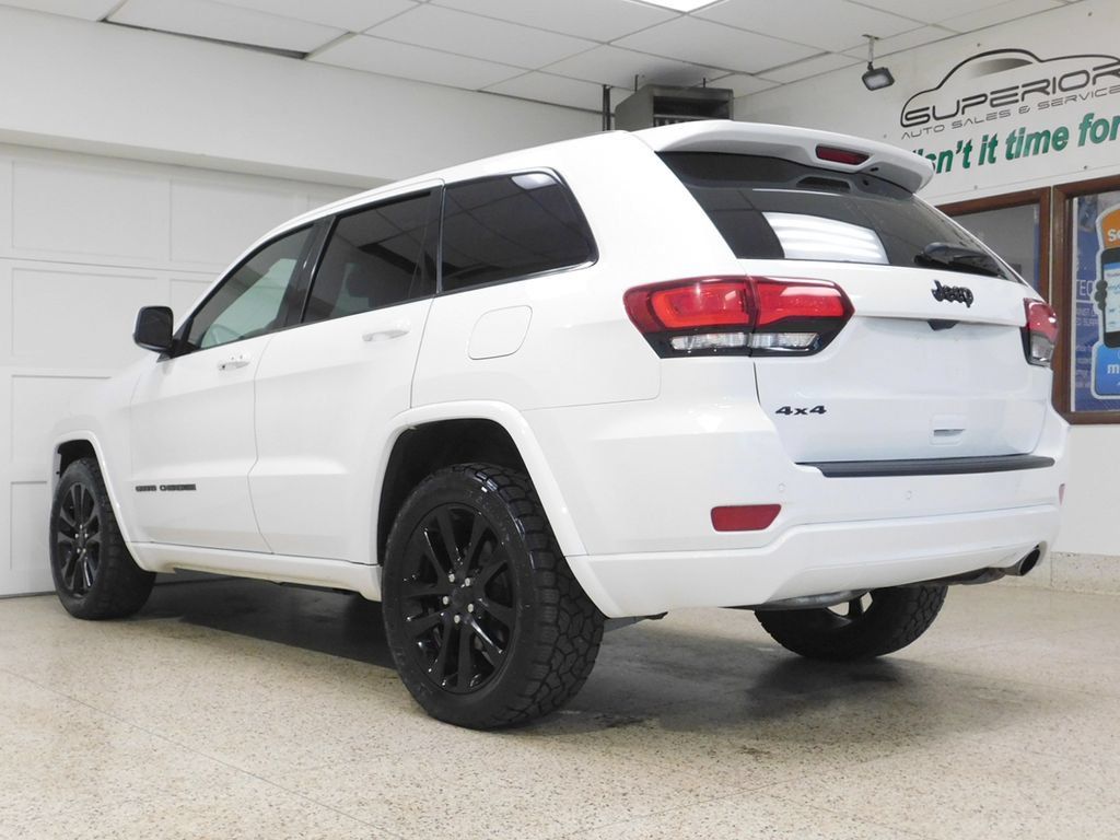 Used 2020 Jeep Grand Cherokee Altitude AWD/4WD image 9