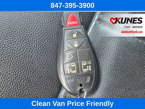 Used 2014 Chrysler Town & Country Touring FWD image 15