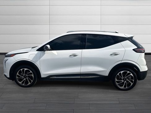 Used 2022 Chevrolet Bolt EUV Premier w/ Sun & Sound Package image 7