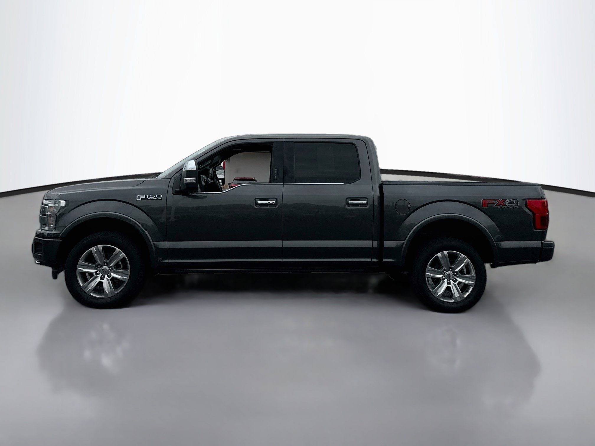 Used 2019 Ford F150 Platinum w/ Equipment Group 701A Luxury AWD/4WD image 4