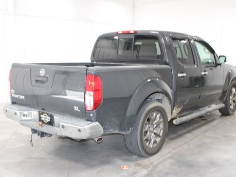 Used 2014 Nissan Frontier SL w/ SL Moonroof Package RWD image 9