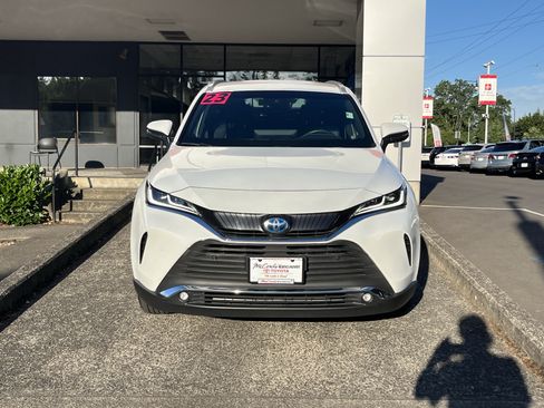 Certified 2023 Toyota Venza XLE AWD/4WD image 2