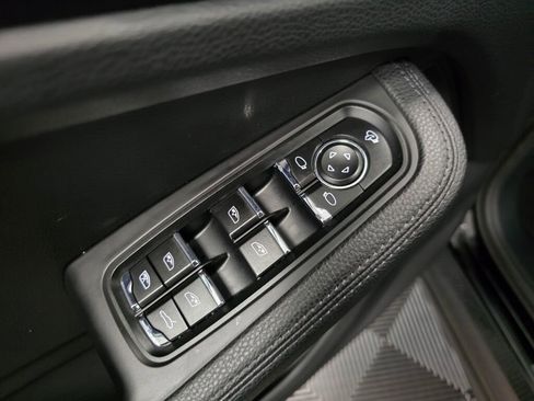 Certified 2024 Porsche Macan image 30