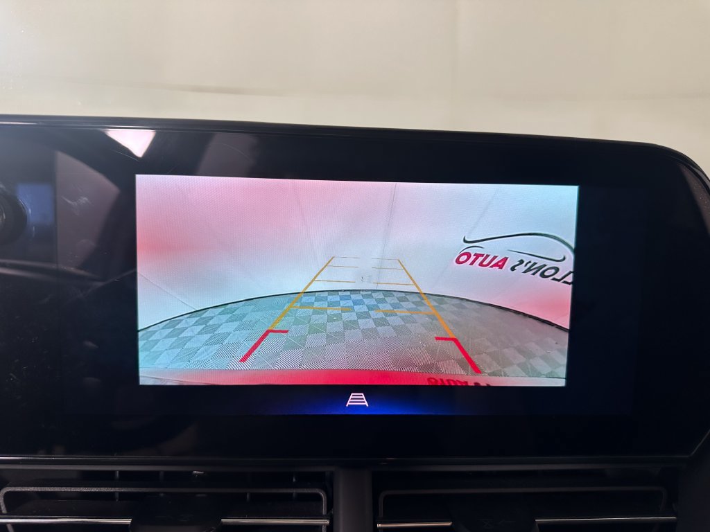 Used 2025 Chevrolet Trax LT w/ LT Convenience Package FWD image 29