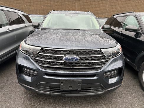 Used 2023 Ford Explorer XLT image 3