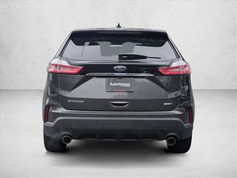 Used 2020 Ford Edge SE image 7
