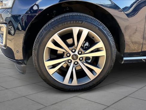 Used 2021 Ford Expedition Platinum image 11