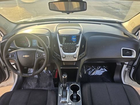 Used 2017 Chevrolet Equinox LS AWD/4WD image 30