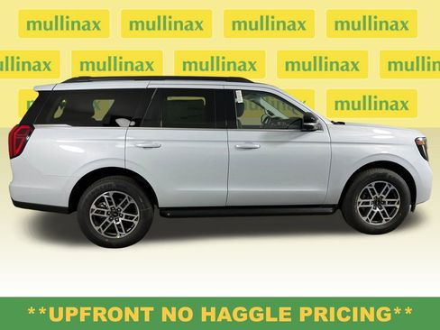 New 2025 Ford Expedition Active image 2