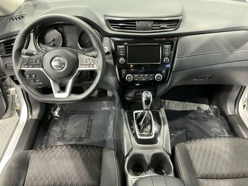 Used 2020 Nissan Rogue SV image 15