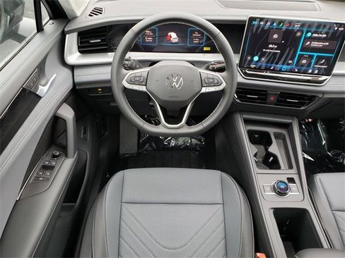 New 2025 Volkswagen Tiguan SE image 10