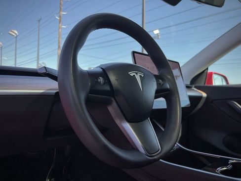 Used 2021 Tesla Model Y Long Range image 32