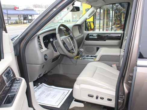 Used 2015 Lincoln Navigator 4WD image 12