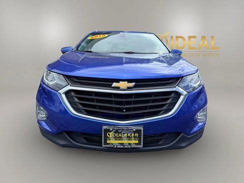 Used 2019 Chevrolet Equinox LT w/ Sun & Navigation Package AWD/4WD image 2