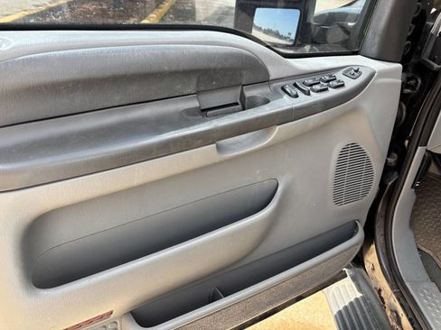 Used 2003 Ford Excursion XLT image 9