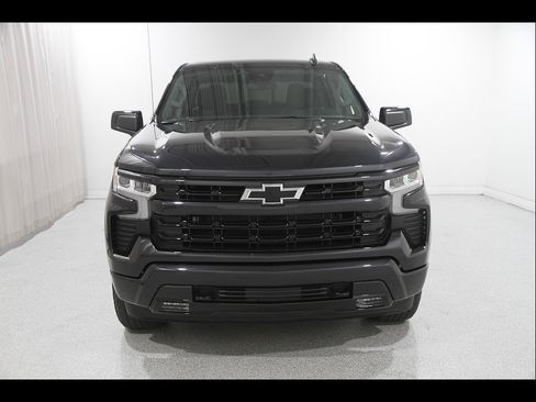 Used 2024 Chevrolet Silverado 1500 RST w/ Convenience Package II AWD/4WD image 2