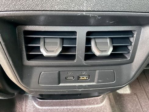 Used 2024 GMC Canyon Denali image 32