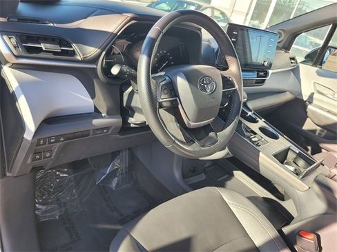 Used 2024 Toyota Sienna XSE image 12
