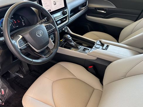 Certified 2024 Toyota Grand Highlander AWD image 12