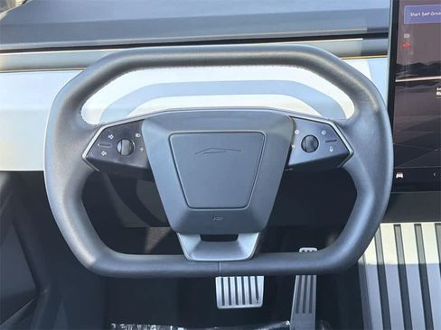 Used 2024 Tesla Cybertruck AWD Crew Cab image 12