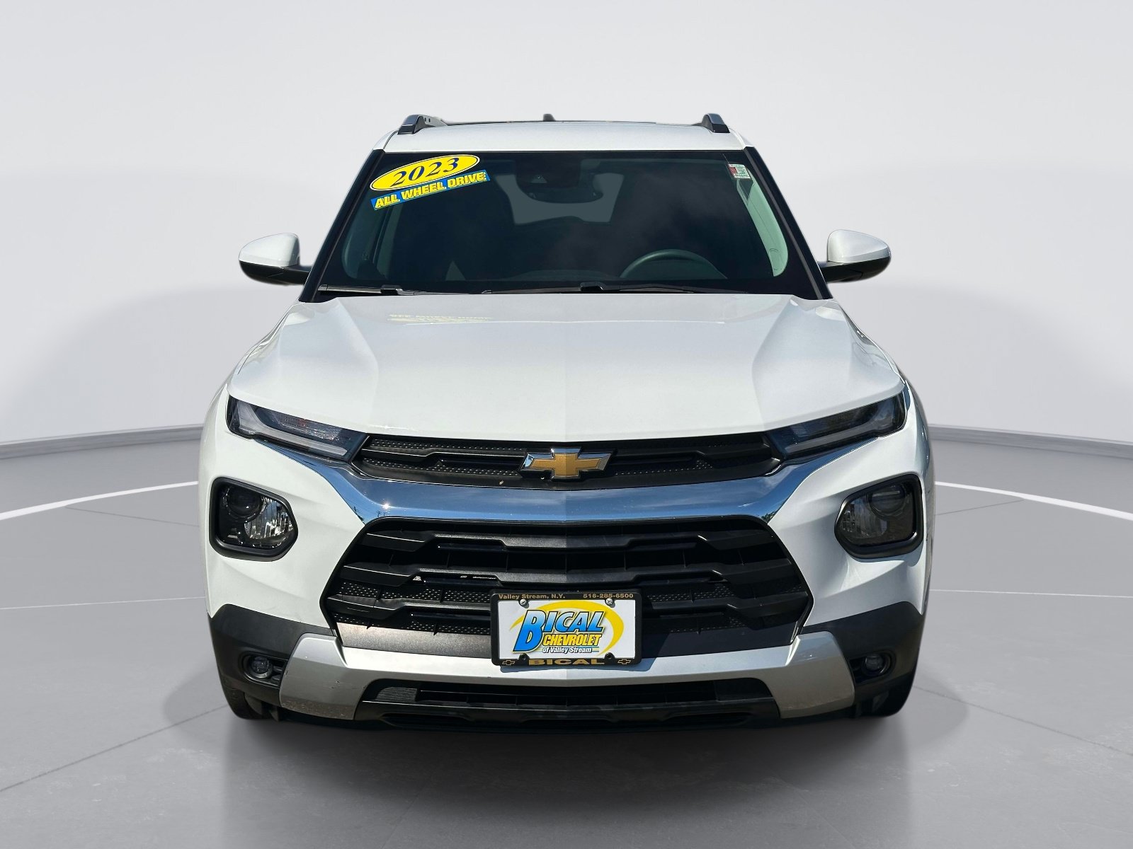 Used 2023 Chevrolet TrailBlazer LT w/ Convenience Package AWD/4WD image 2
