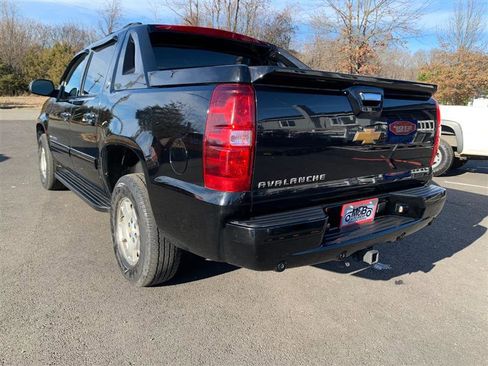 Used 2013 Chevrolet Avalanche LS image 10