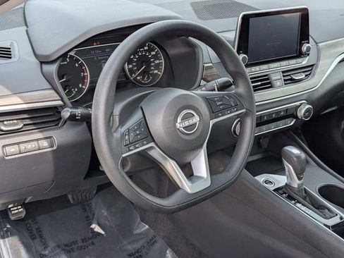 Used 2025 Nissan Altima 2.5 SV image 15
