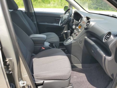 Used 2009 Kia Rondo LX image 17