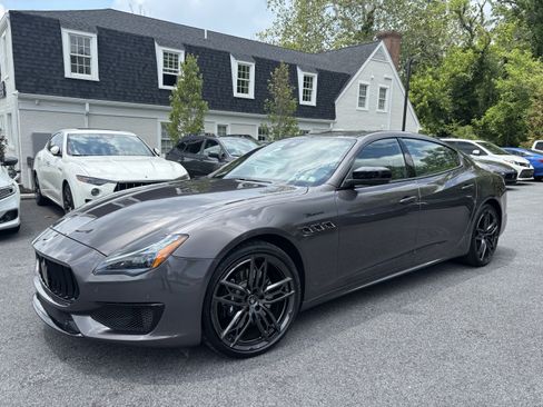Used 2022 Maserati Quattroporte Modena Q4 AWD/4WD image 1