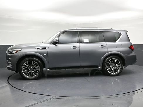 Used 2018 INFINITI QX80 4WD w/ Deluxe Technology Package image 2