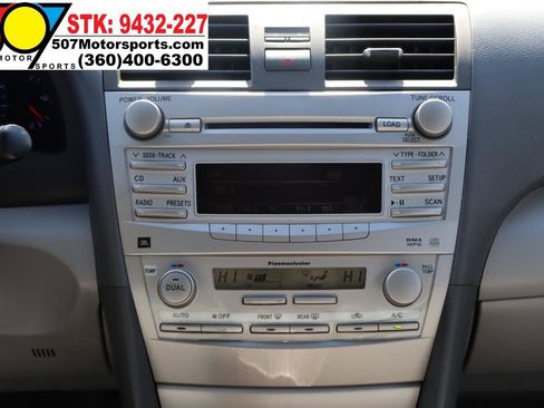 Used 2010 Toyota Camry SE FWD image 18