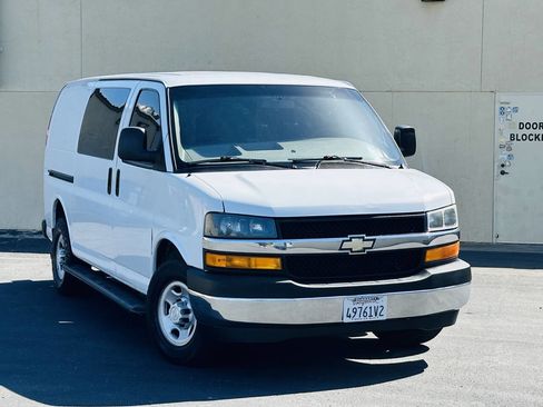Used 2018 Chevrolet Express 2500 w/ Driver Convenience Package RWD image 1