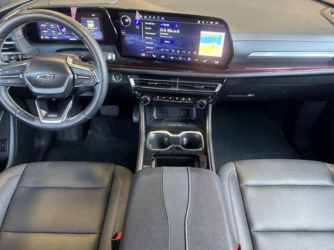Used 2025 Chevrolet Traverse Z71 AWD/4WD image 16