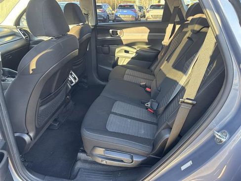 Used 2022 Kia Sorento LX image 15