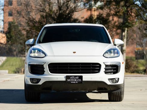 Used 2017 Porsche Cayenne Platinum Edition image 3