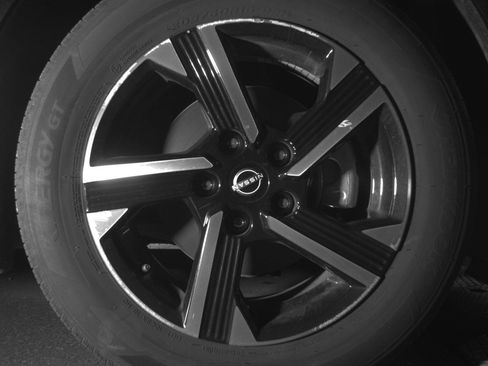 Used 2025 Nissan Sentra SV FWD image 13
